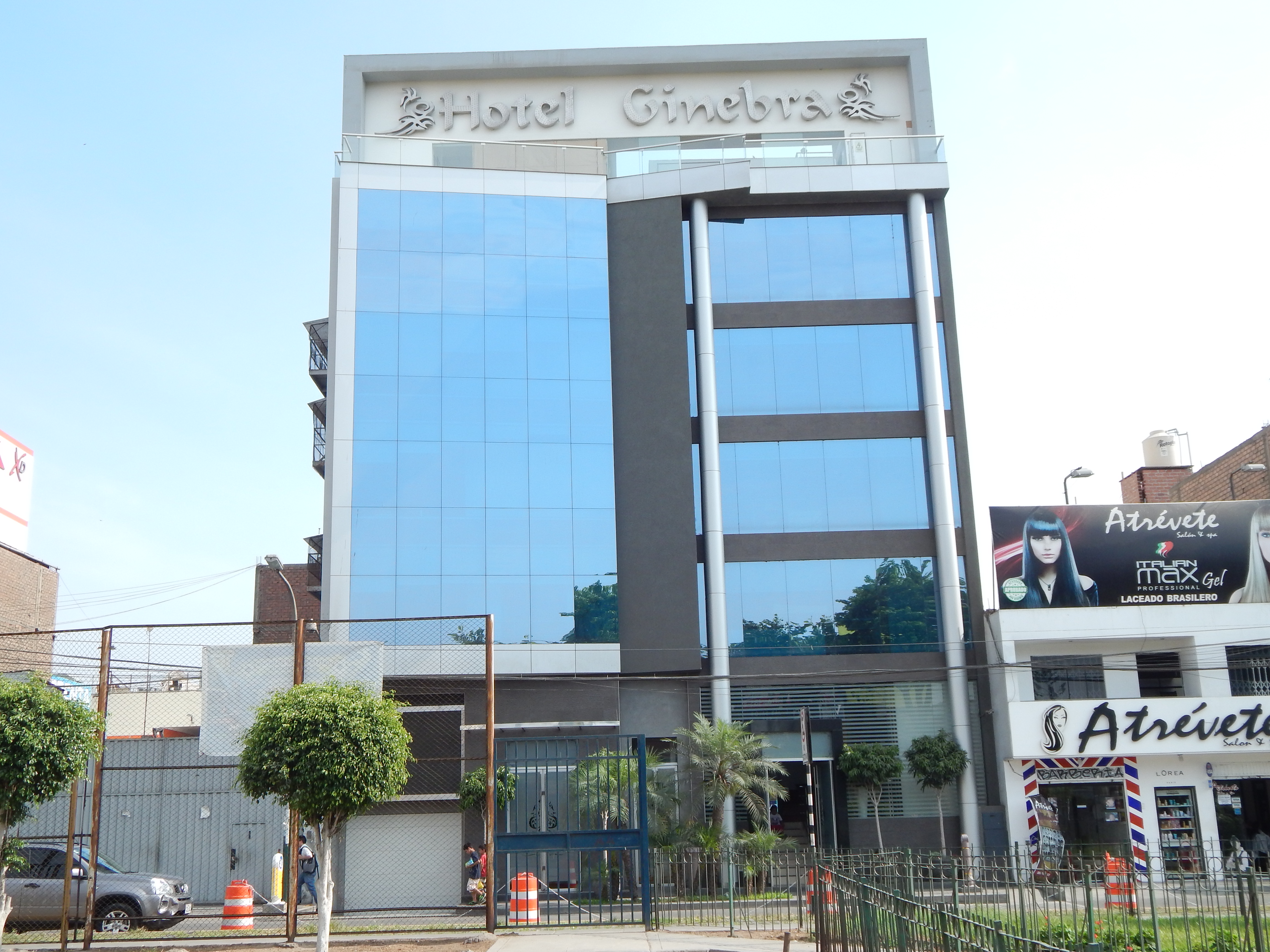 Construcción del Hotel Ginebra de seis niveles por Inversiones Lucong en Independencia, Lima