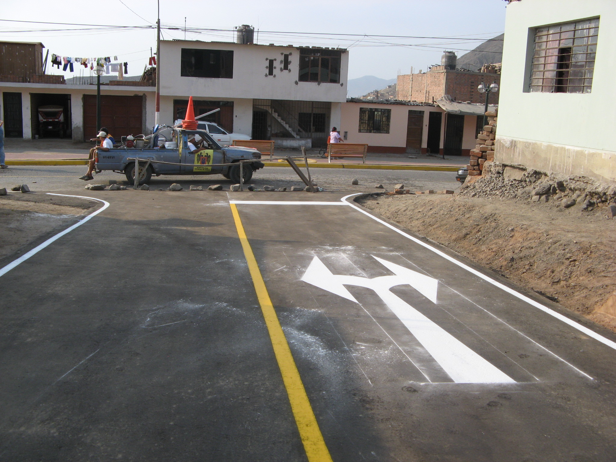Construcción de pistas en Comas, Lima, por Inversiones Lucong